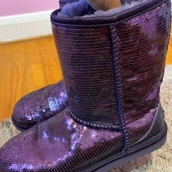 Official Ugg’s - Picture 2 of 4